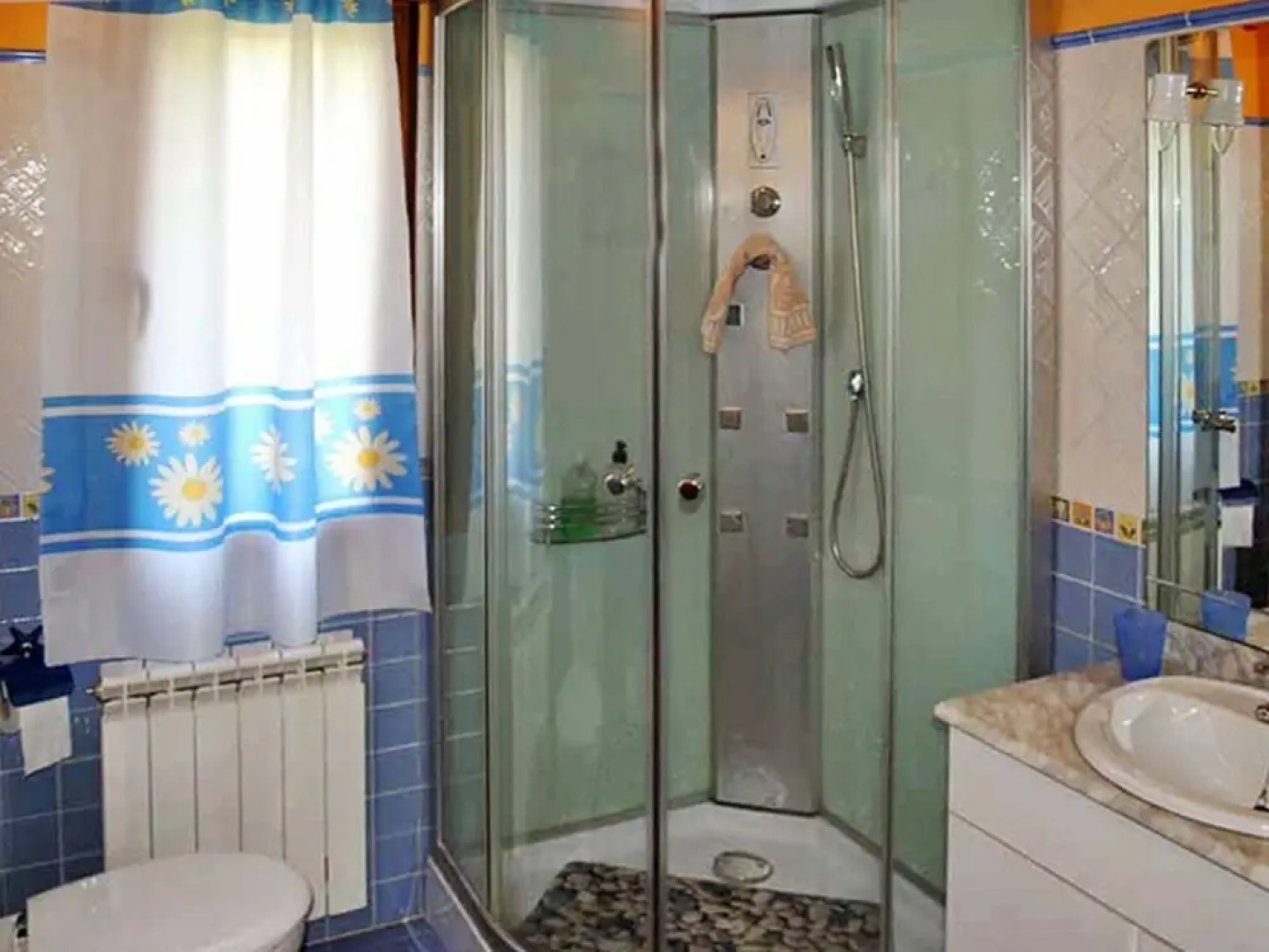 Rustic, 3-bedroom House in Villamanín With a Furnished Terrace, Garden