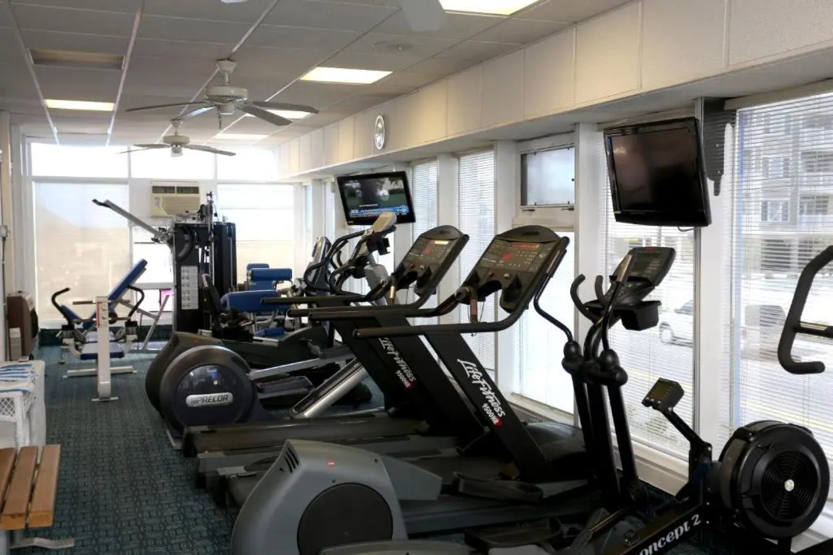 Adventurer Oceanfront Inn