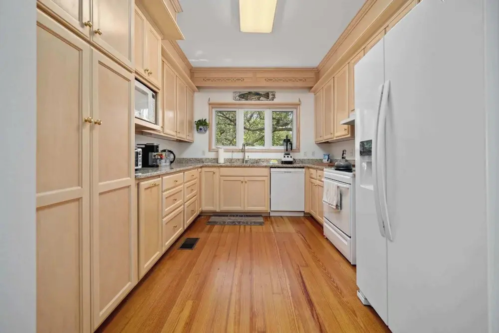 Secluded Waterfront Retreat for 23 Dock, Pets OK