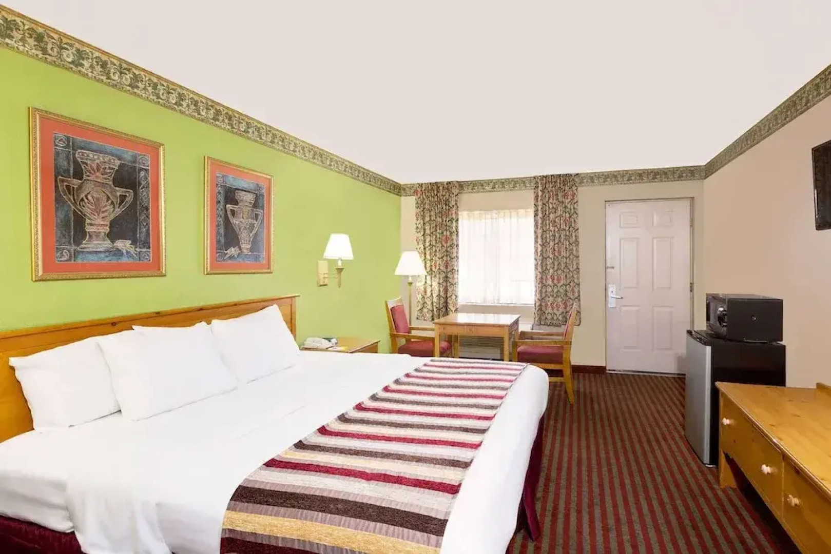 Days Inn And Suites Starkville