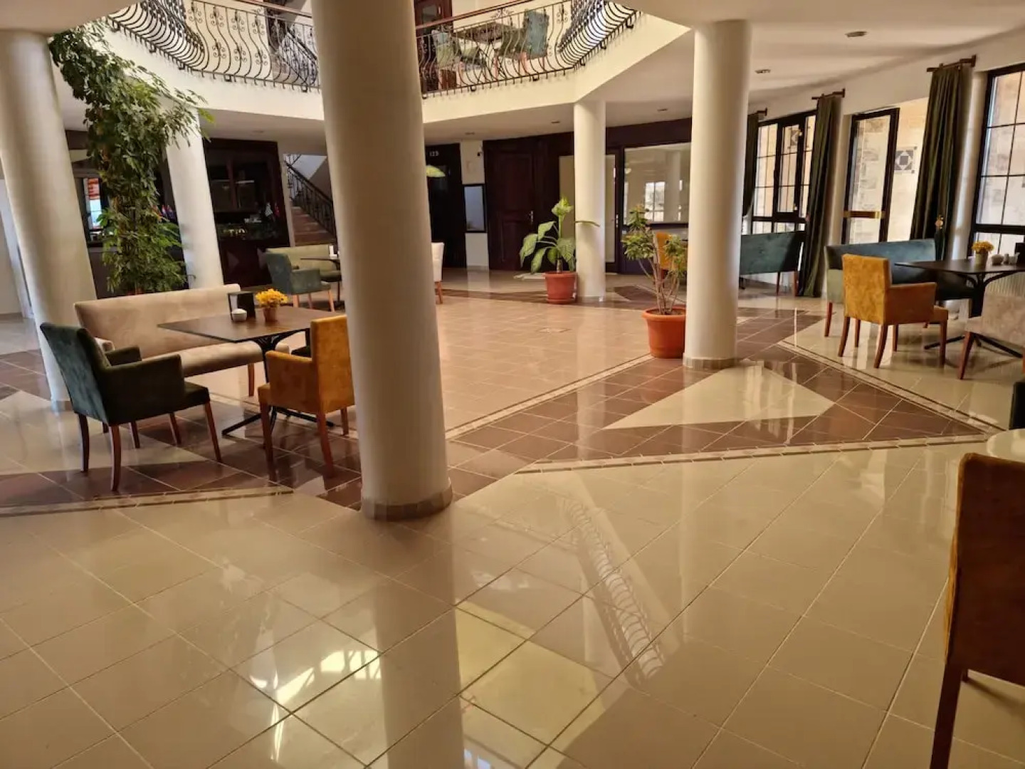 Flora Hotel