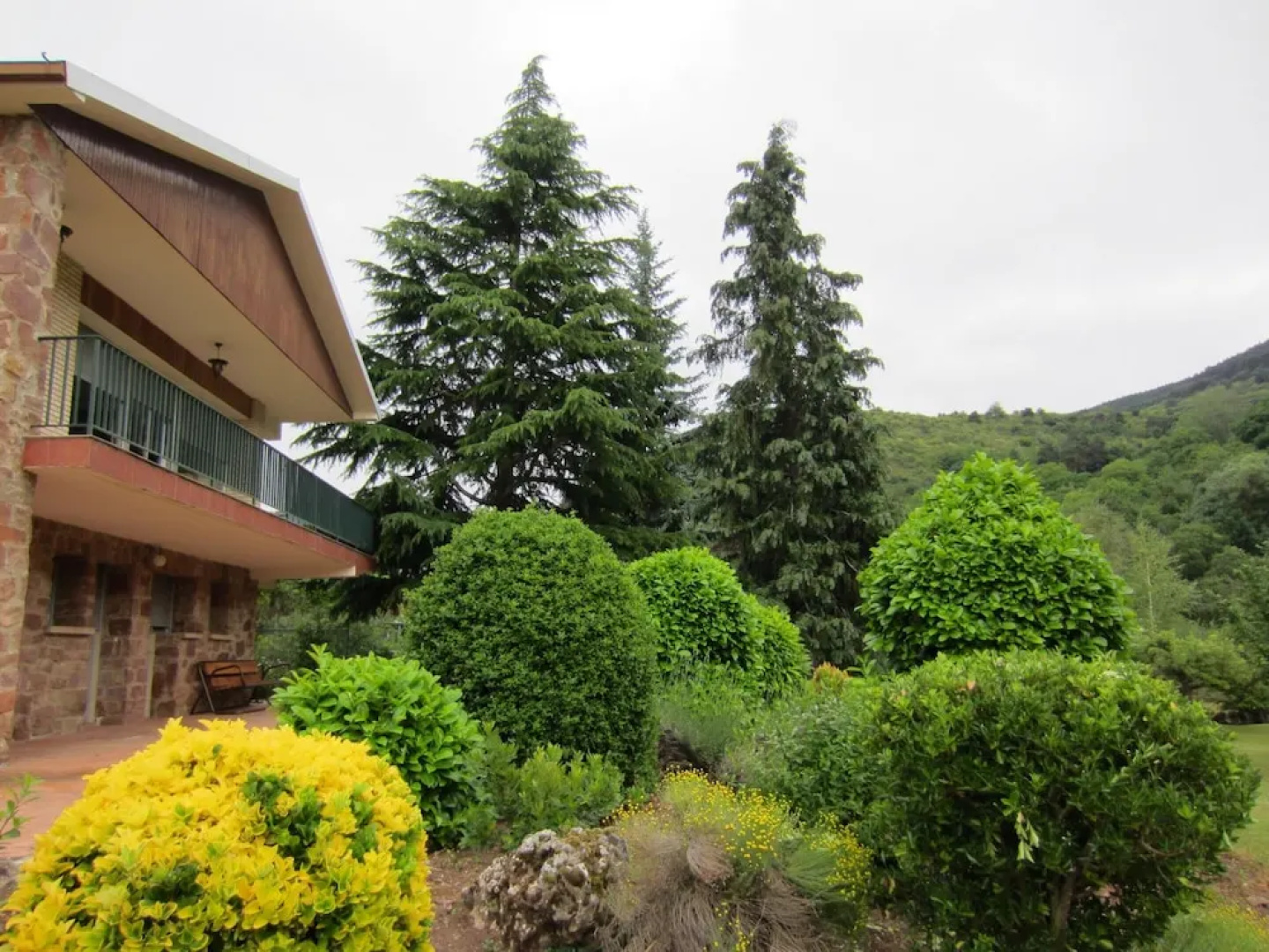 House With 4 Bedrooms in Pradoluengo, With Wonderful Mountain View and Enclosed Garden