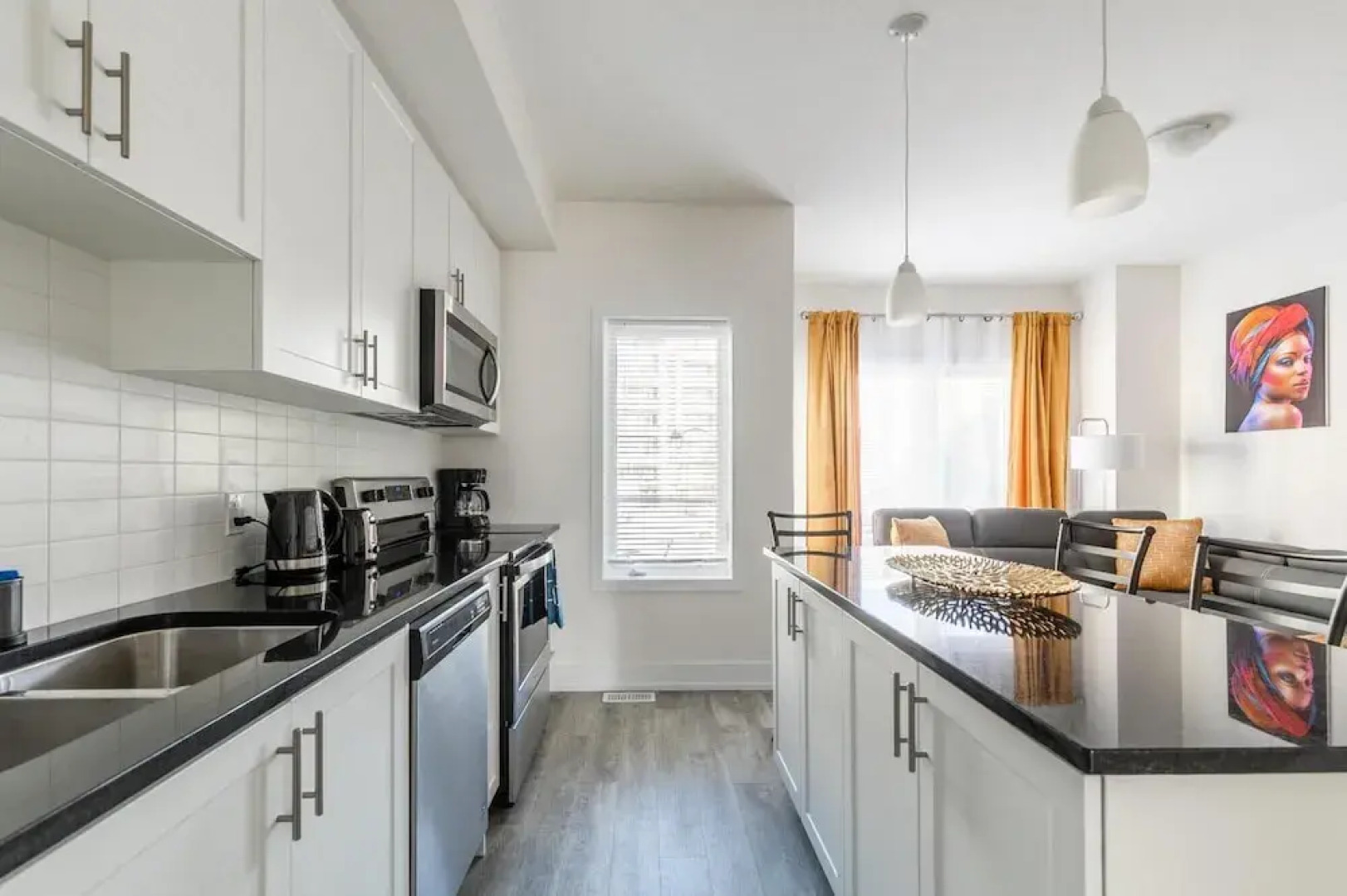 4BR 3BA Townhouse on Lake Ontario Free Parking Gym