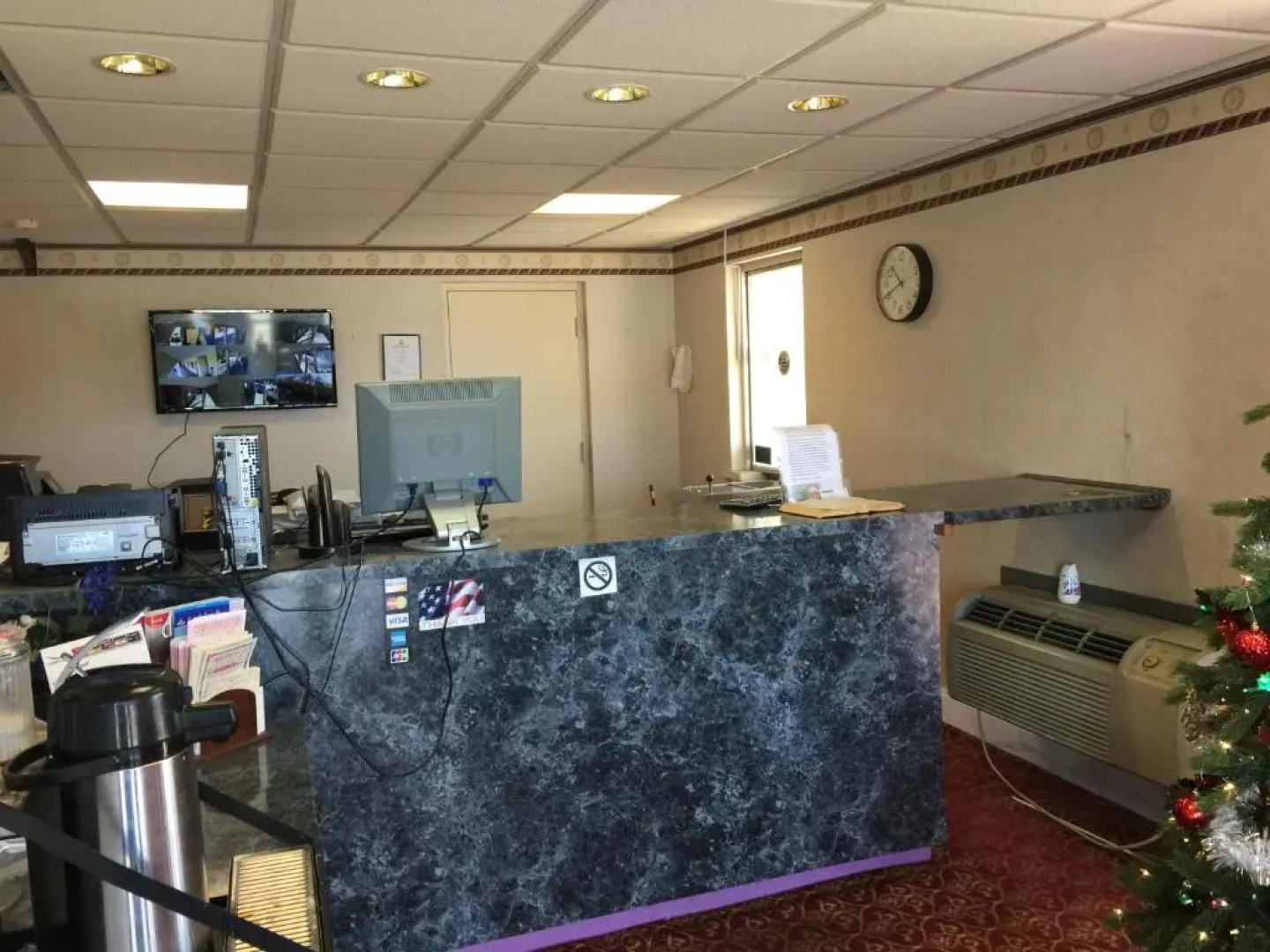 Red Carpet Inn & Suites