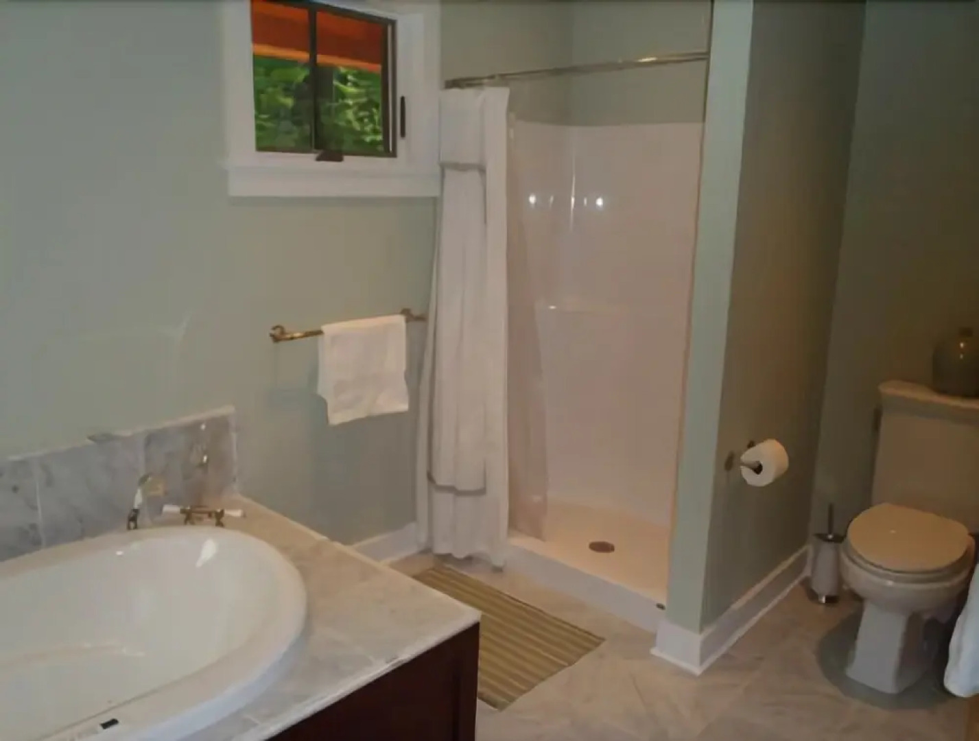 Cottage on the Shore - Four Bedroom Home