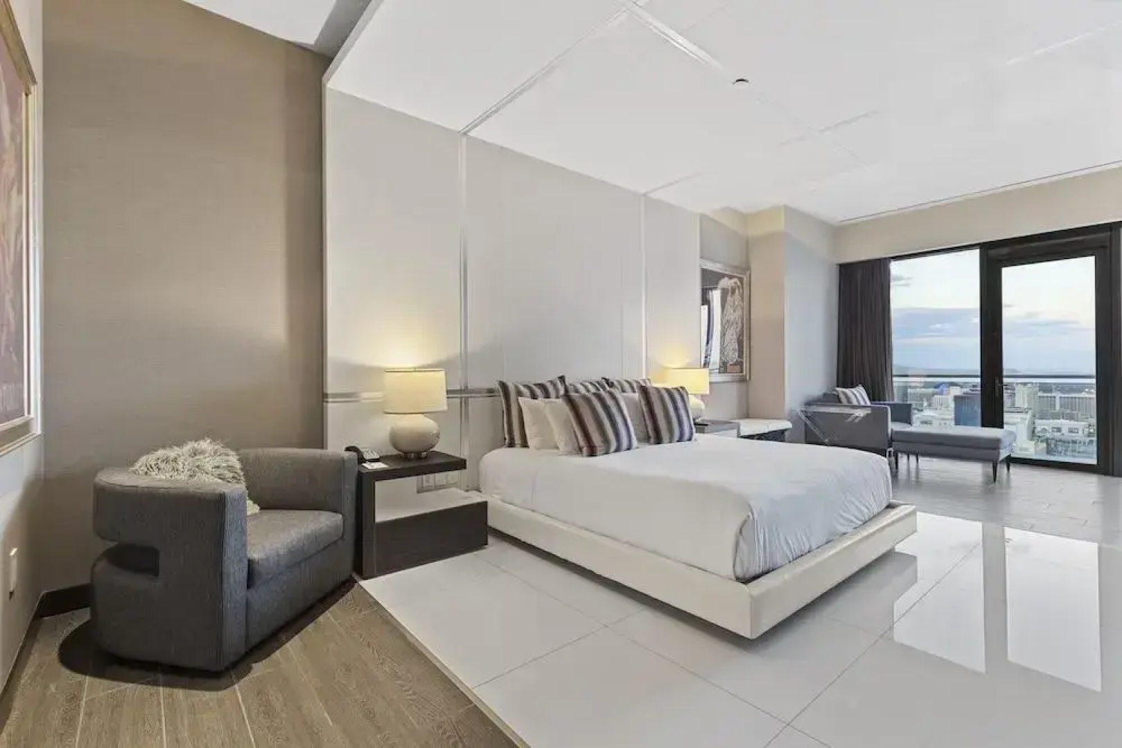 StripViewSuites at Palms Place Penthouses