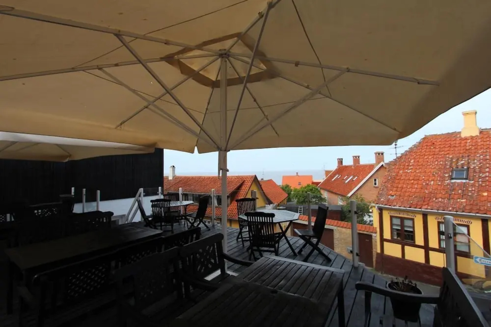 Therns Hotel