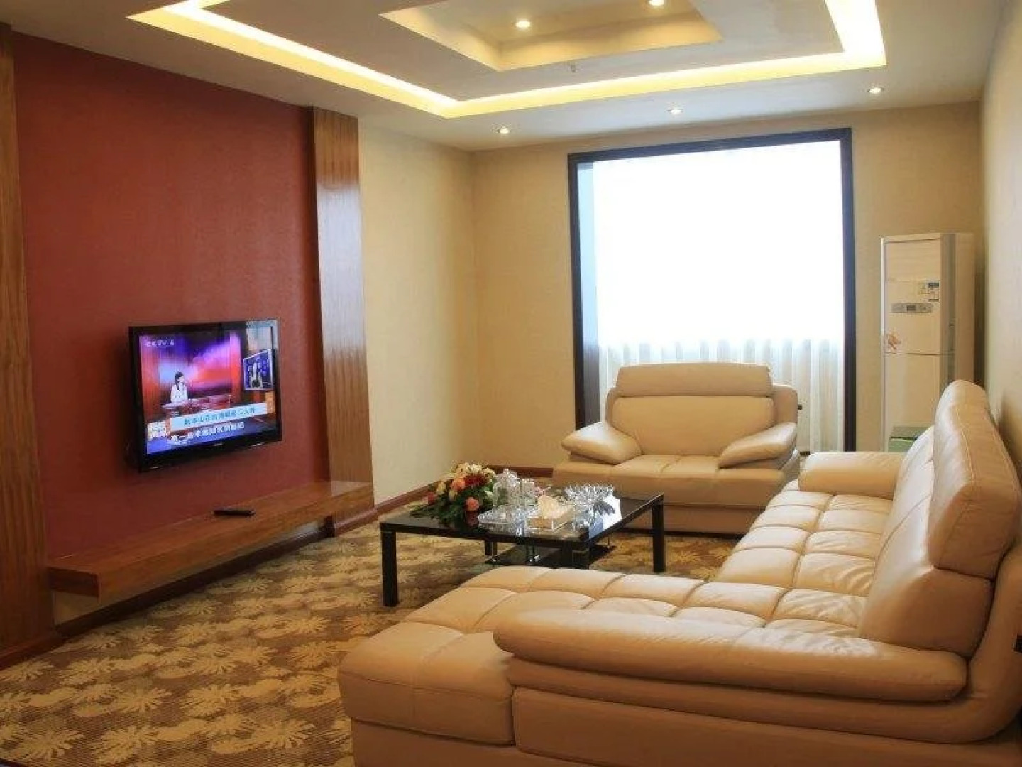 Yibin Jiangnan Hotel