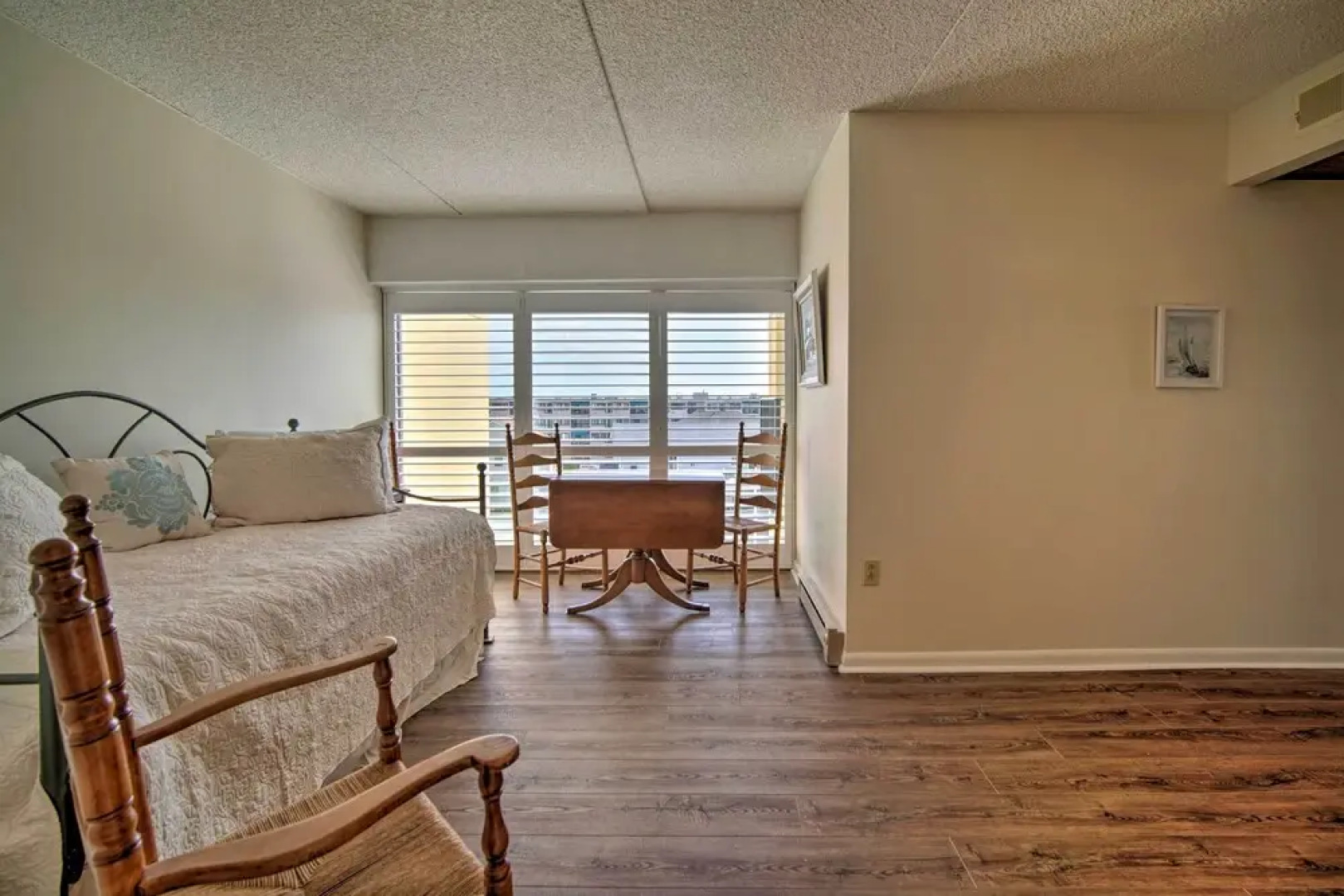 Welcoming Brigantine Condo w/ Ocean Views!