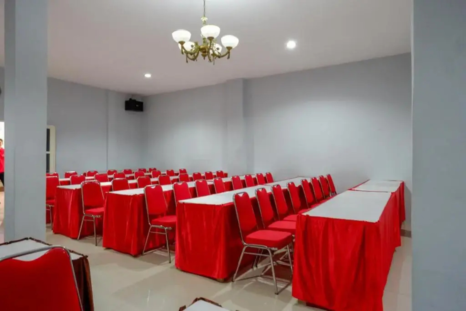 RedDoorz @ Hotel Grand Aulia Majene