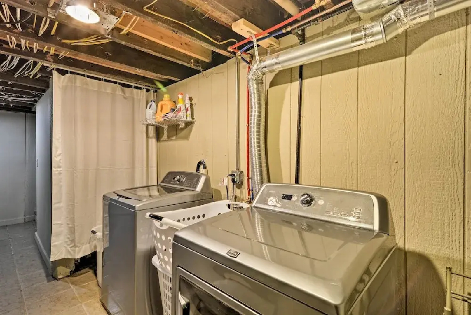 Pet-friendly Home Near Lakes & Snowmobile Trails!