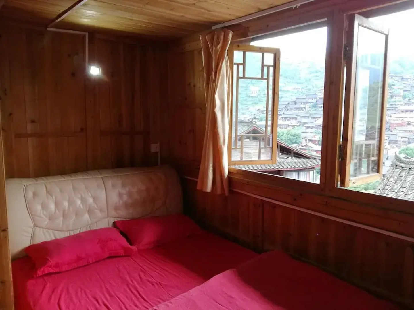 Spring Orchid Youth Hotel