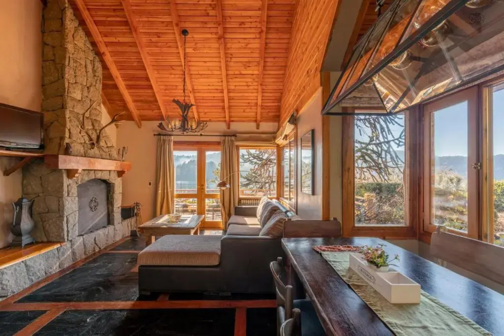 Puerto Pireo Apart Hotel & Cabañas