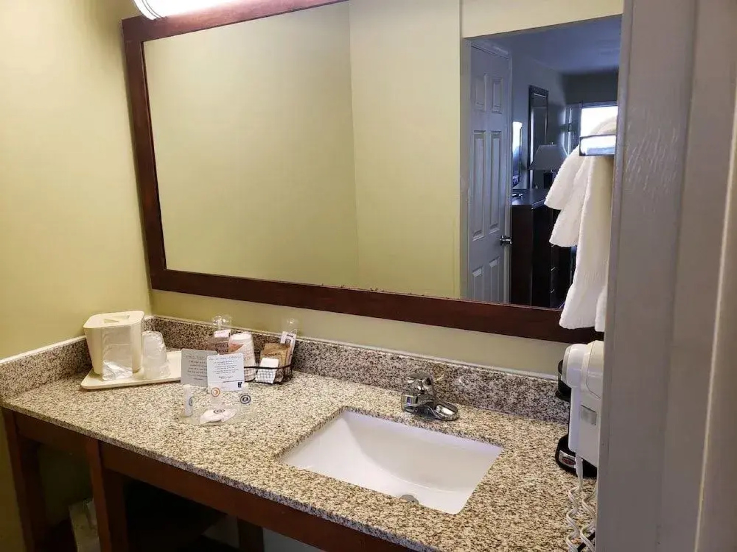 Days Inn By Wyndham Austintown