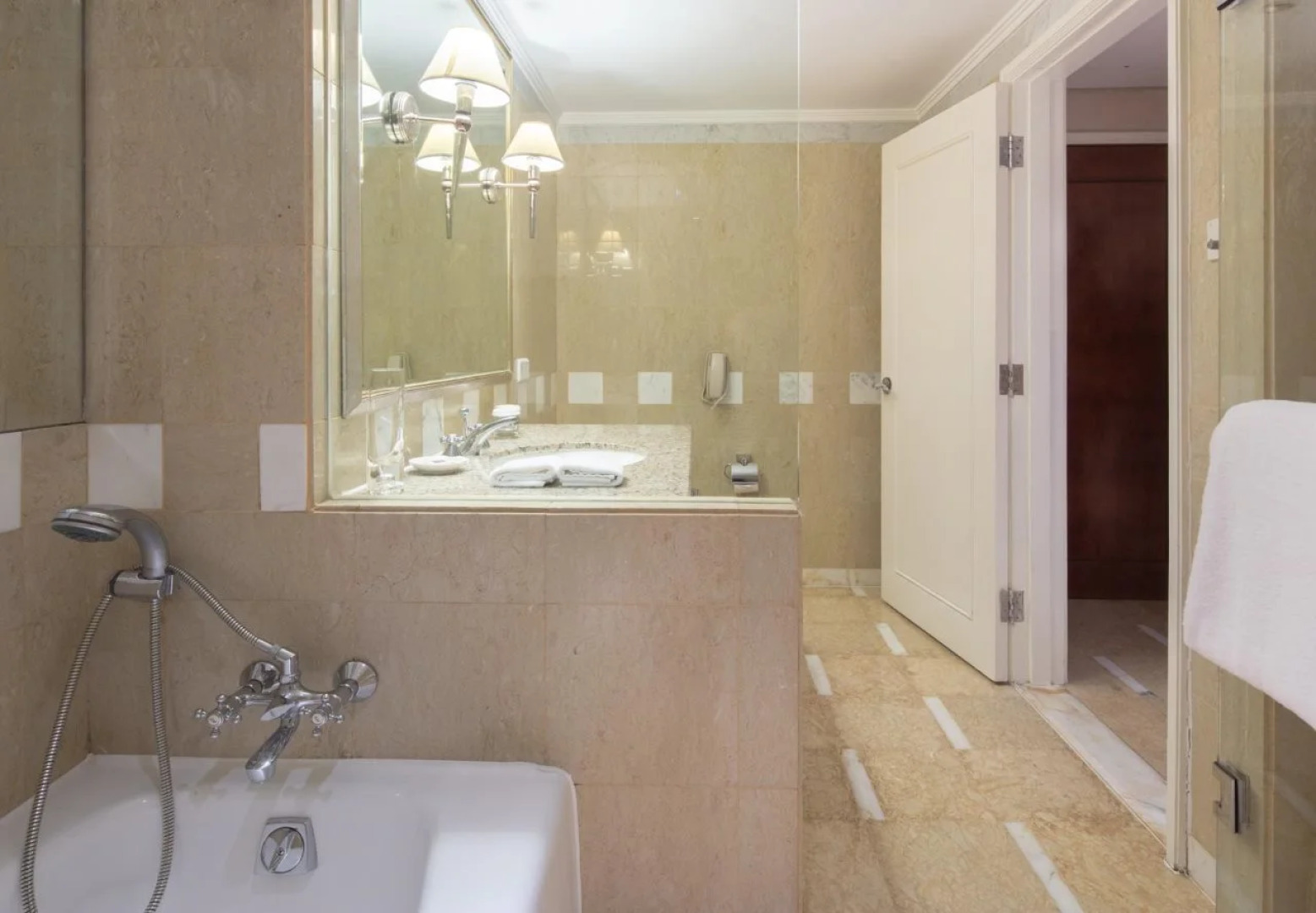 Kai Wah Plaza International