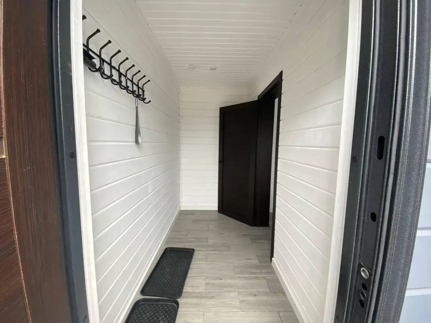 Дом у пруда