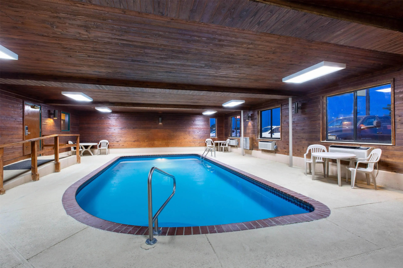 Super 8 by Wyndham Salina I-70