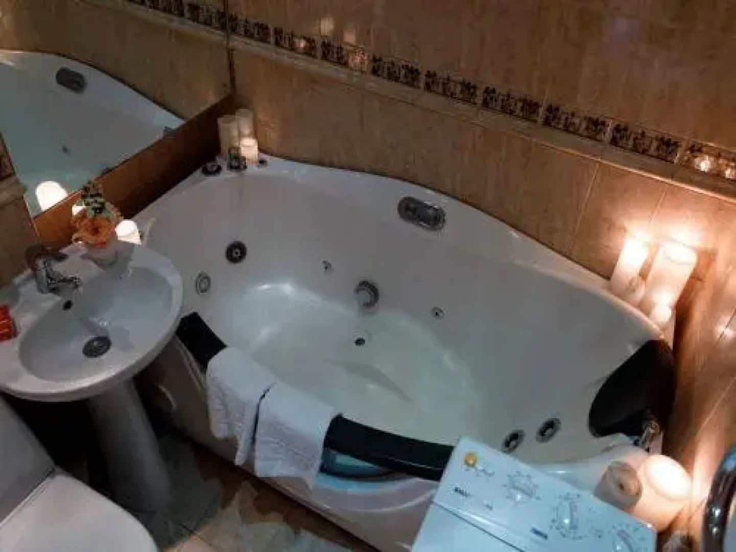 Studio Suite near Lake with Jacuzzi