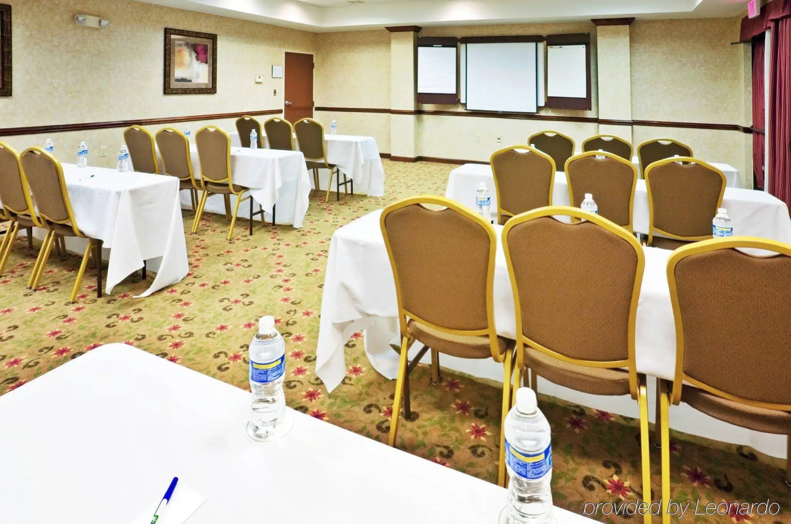 Holiday Inn Express & Suites Irving Conv Ctr - Las Colinas by IHG