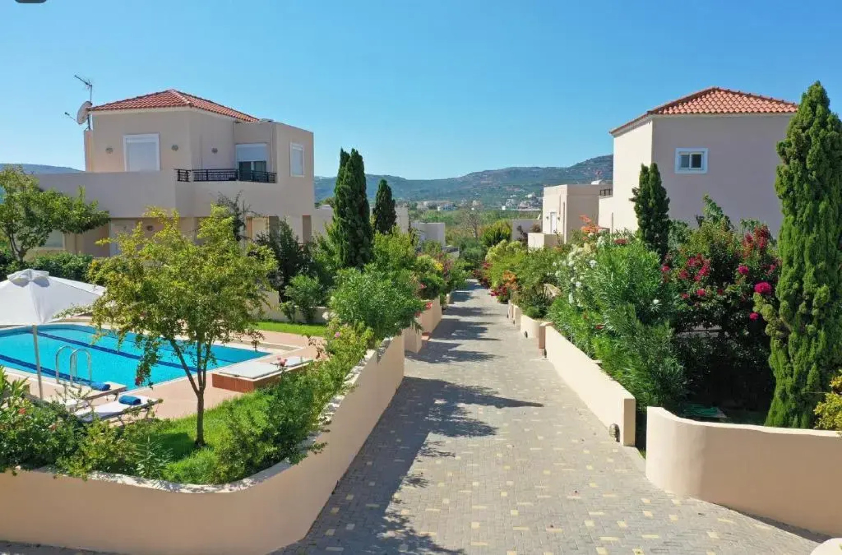 Selini Villas with private pool 10 minutes walking from the beach