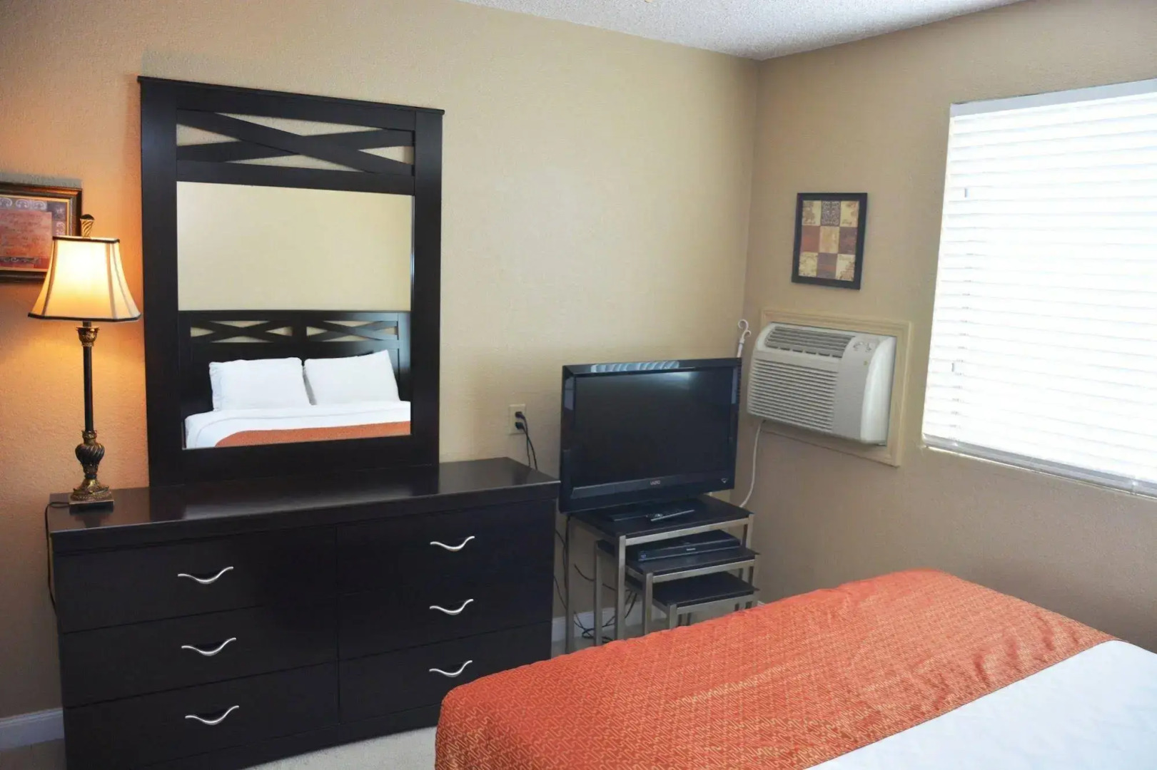 Roosevelt Inn and Suites
