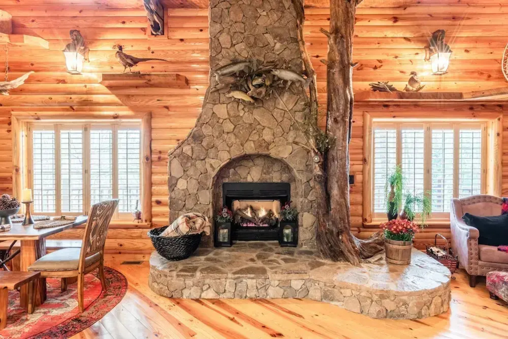 Iron Mountain Lodge 3 Bedroom Cabin by RedAwning