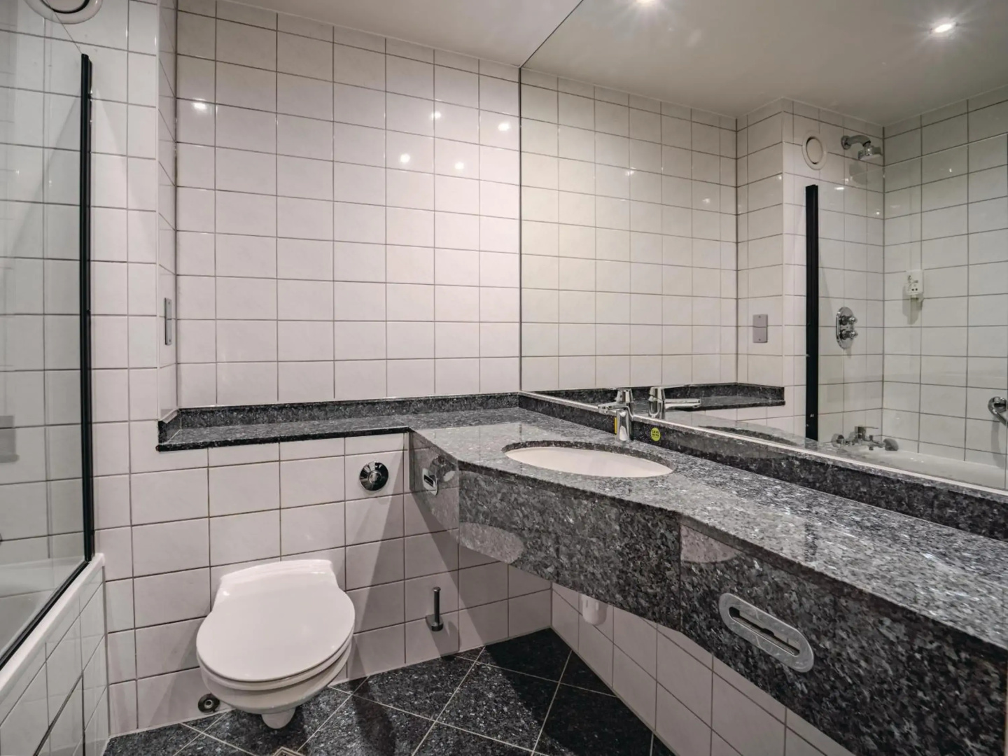 Отель B&B Hotel London Heathrow