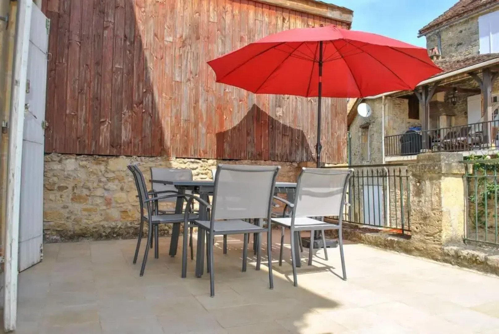 Charming village house in Limeuil for 6