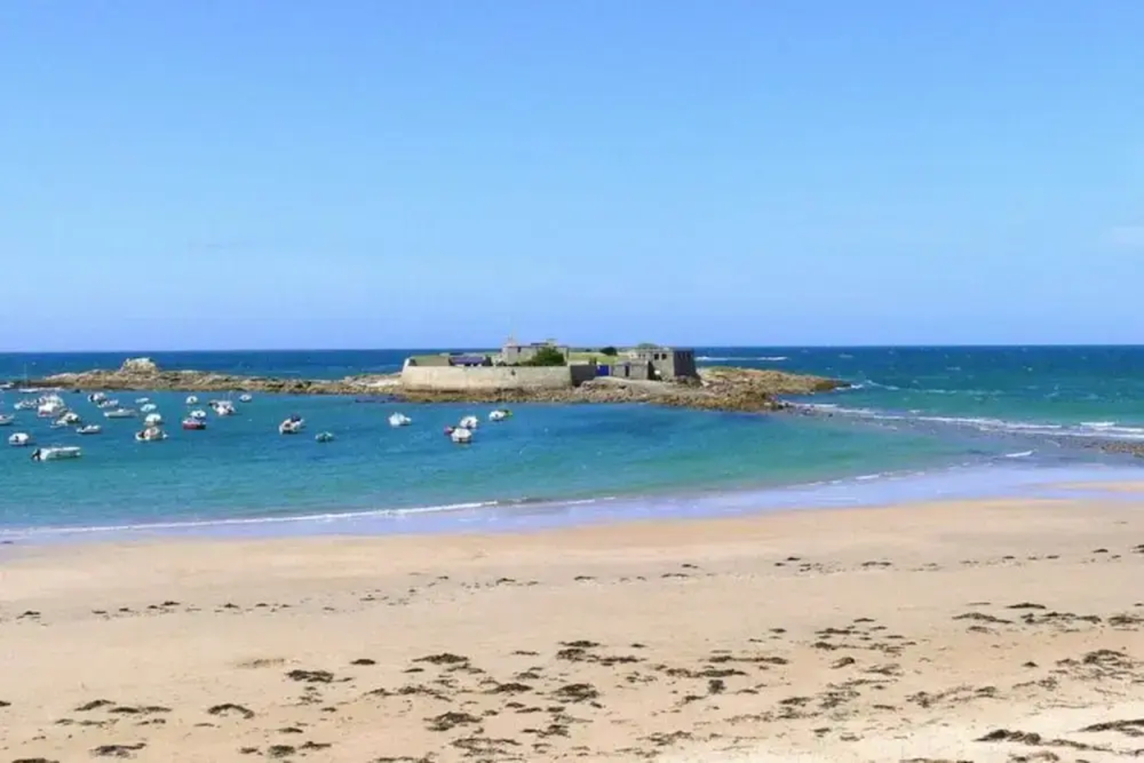 Beautiful House With Heated Pool, Ploemeur