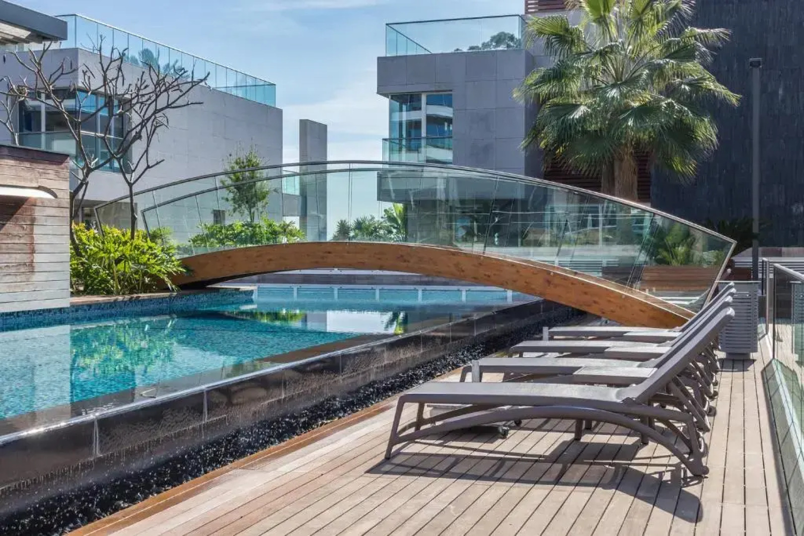 Carmencita Studio B14 with pool & gym