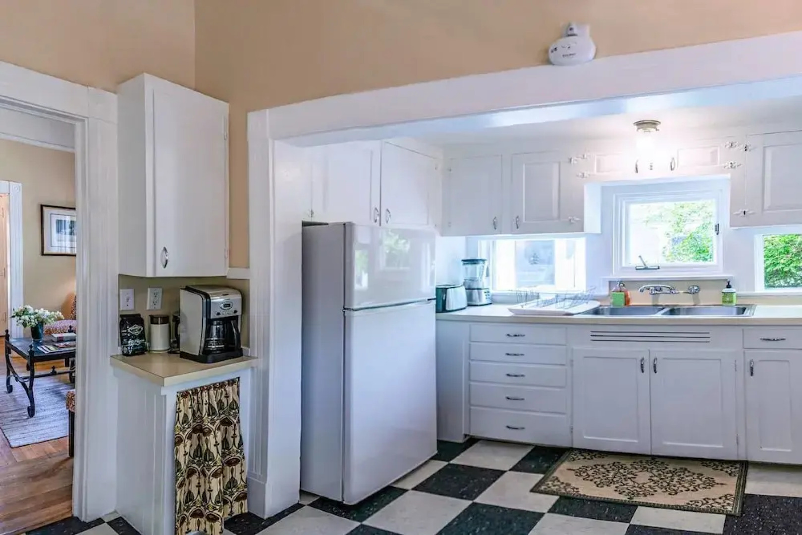 '1900' House and Cottage ~ Near OSF ~ Sleeps 10