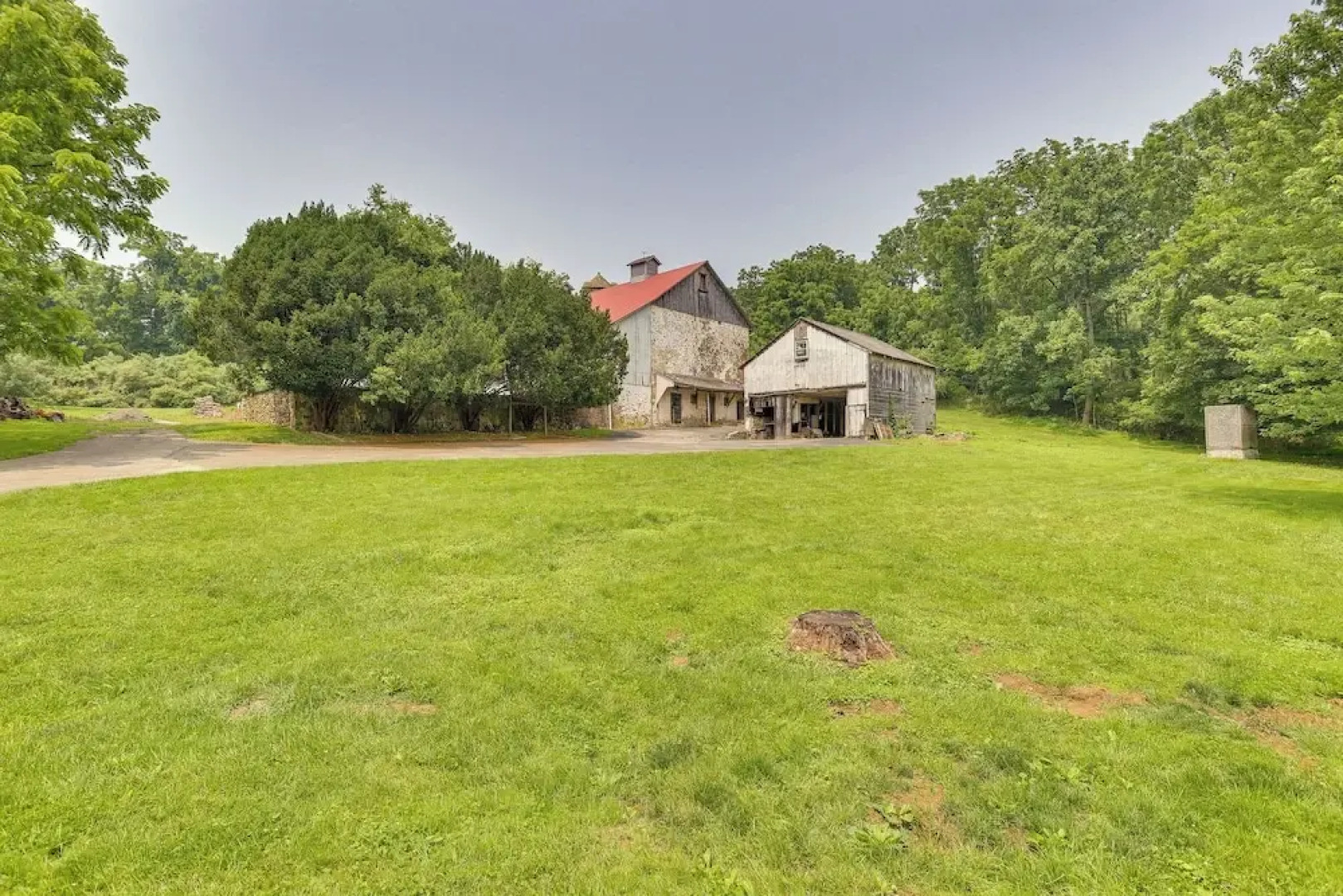 Large Historic Home in Pennsylvania Dutch Country!