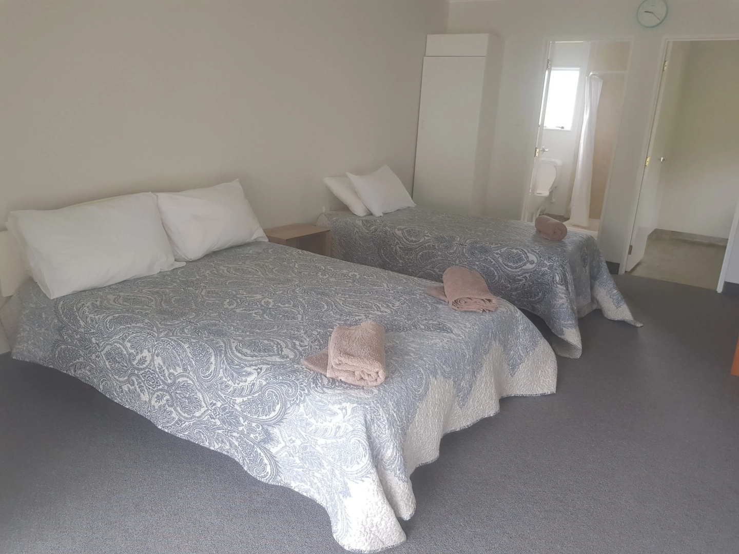 Lottin Point Motel