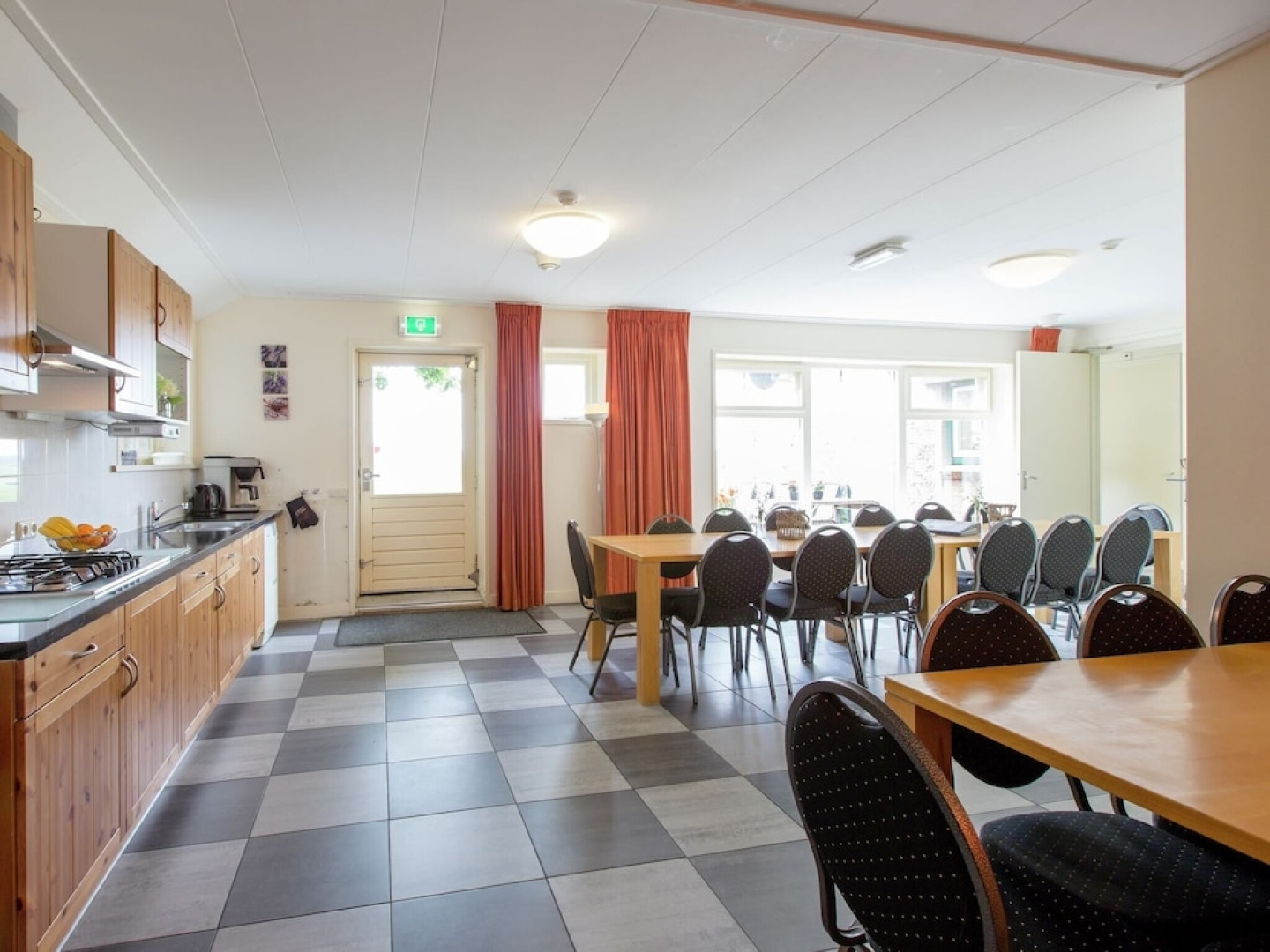 Lush Farmhouse in St. Annaparochie With Infrared Sauna