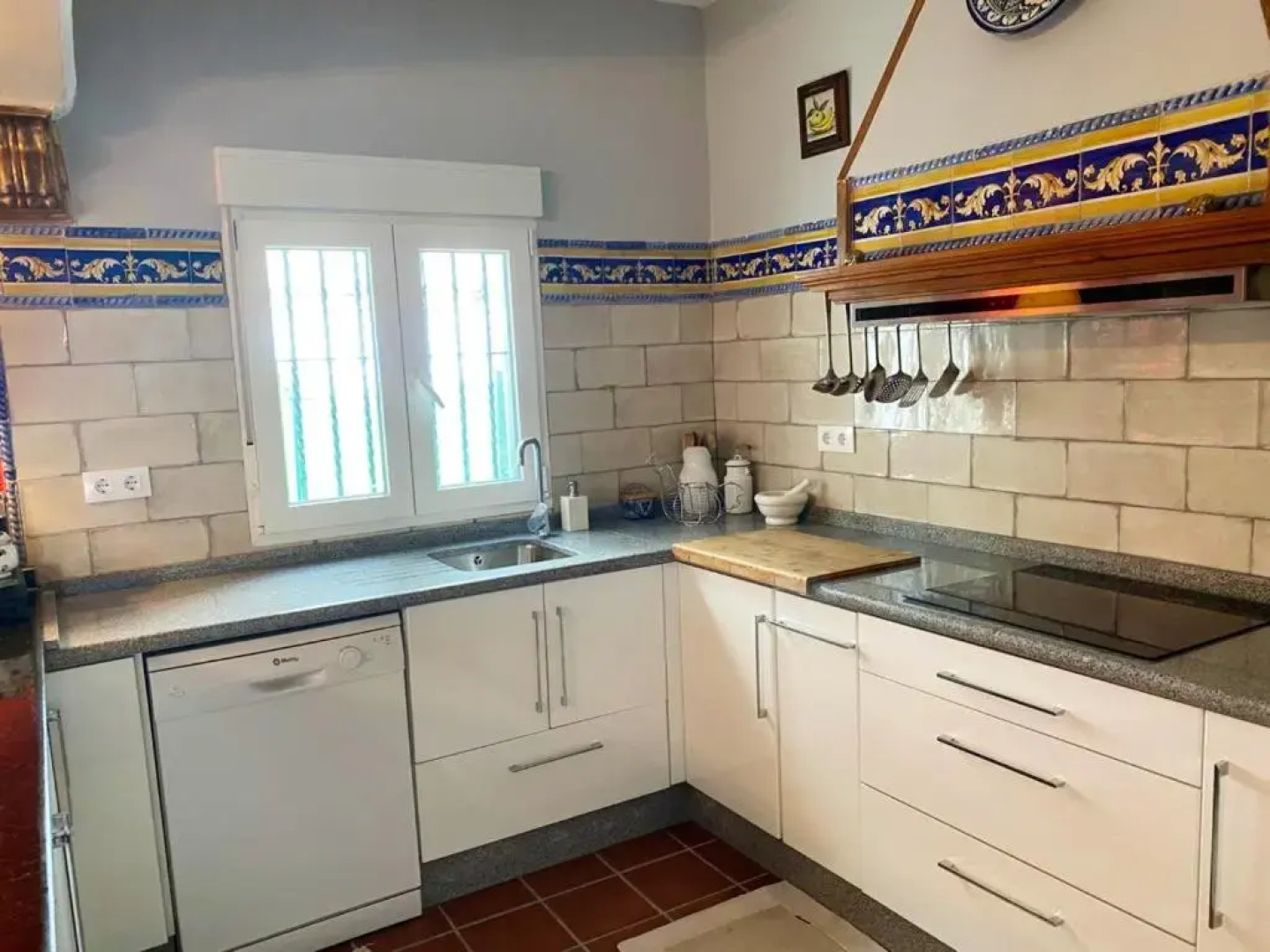 4 bedrooms villa with private pool enclosed garden and wifi at Los Palacios y Villafranca