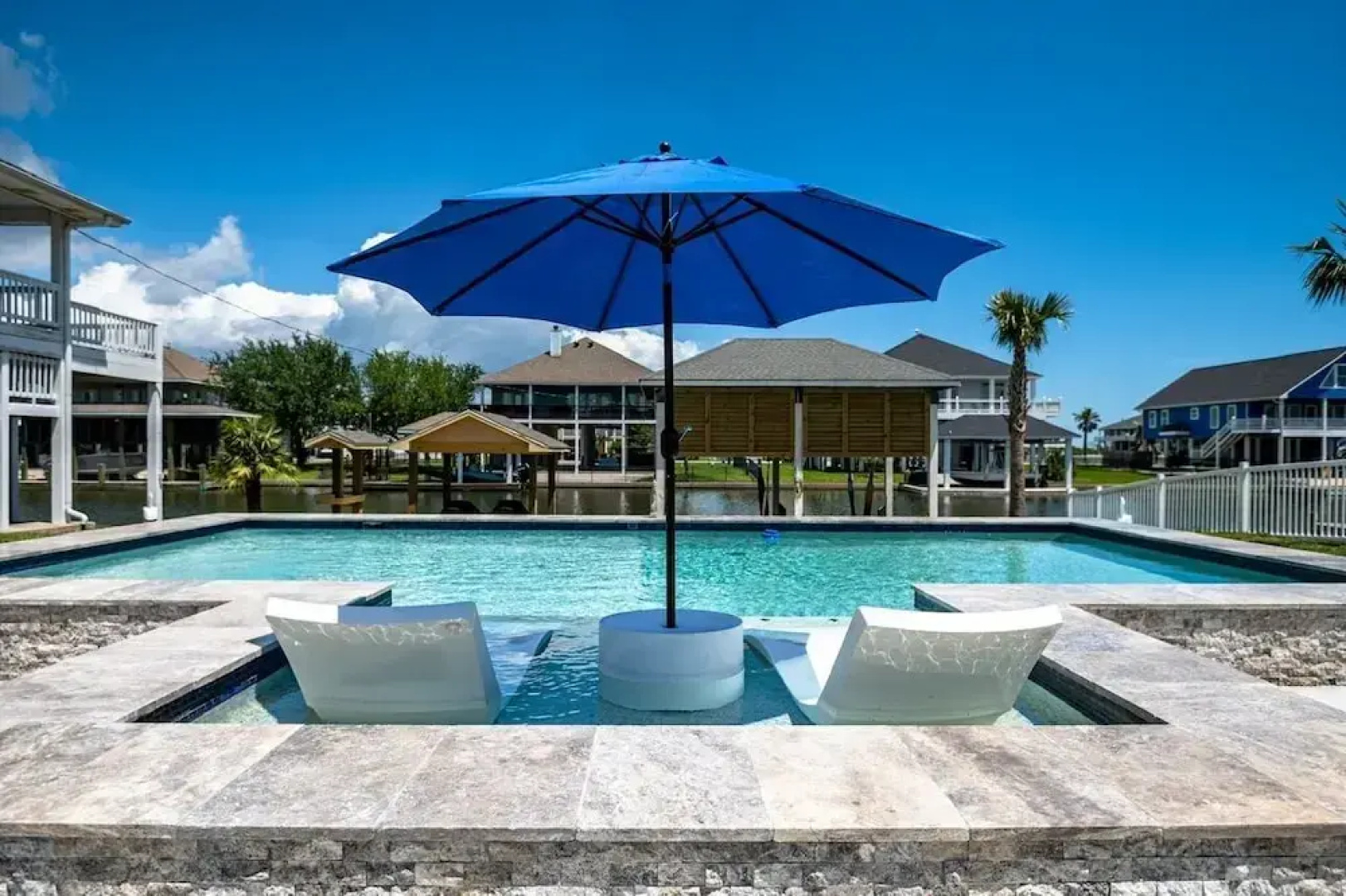 Bolivar Slam 3 Bedroom Home by RedAwning