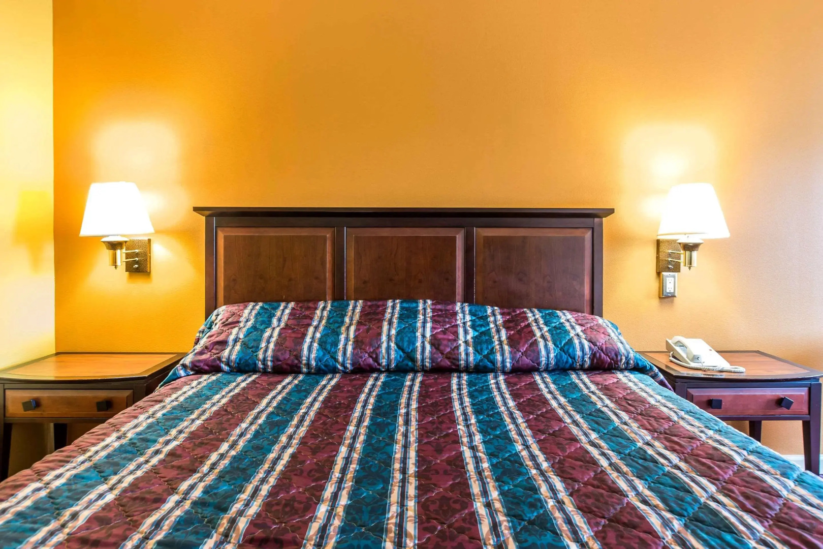 Econo Lodge At Six Flags