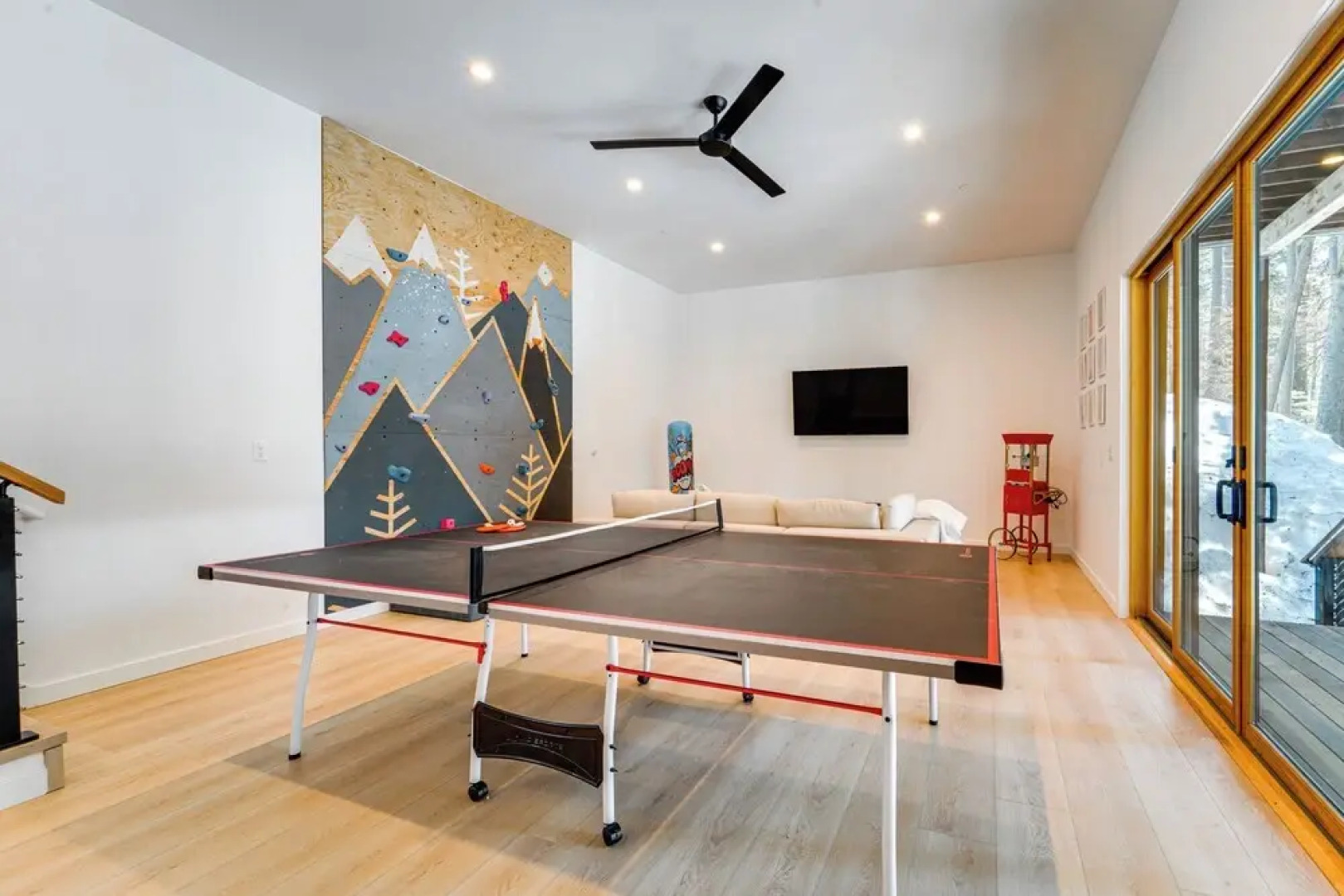 Luxe Soda Springs Cabin: Hot Tub, Forest-view Deck