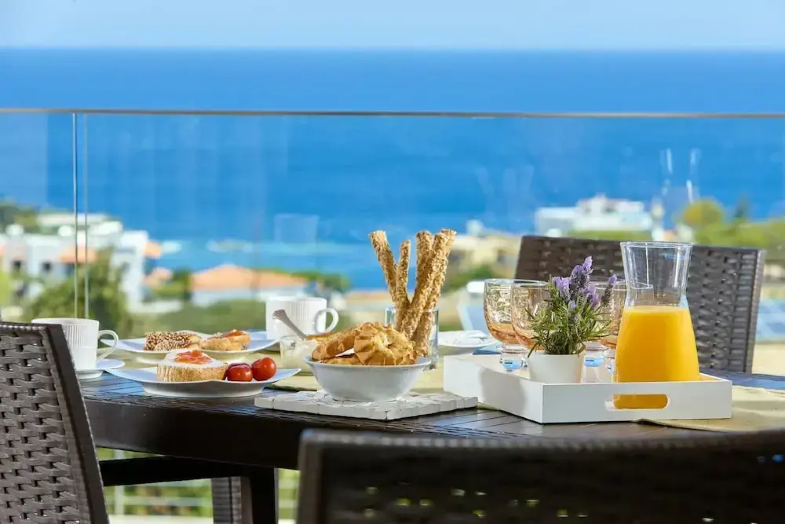 Spacious Villa With Shared Pool and Amazing View