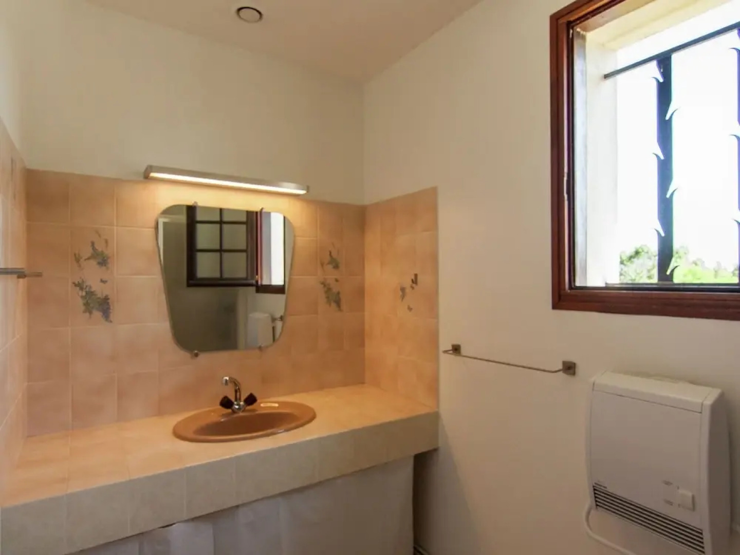 Cottage With Porch, Large Private Pool and Spacious Garden