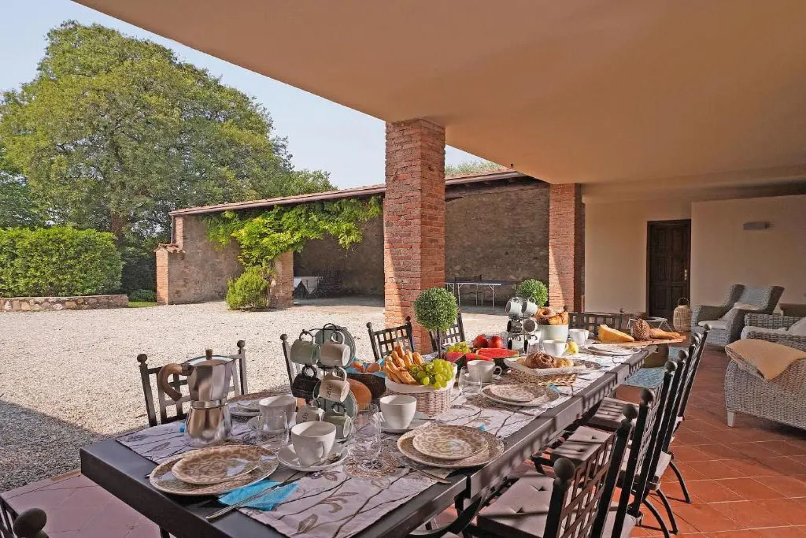 Villa Ambrogia: large country manor with private pool next to golf course