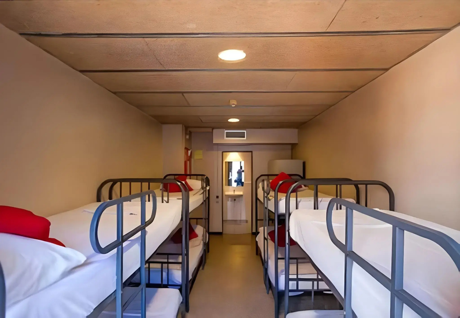 Ideal Youth Hostel