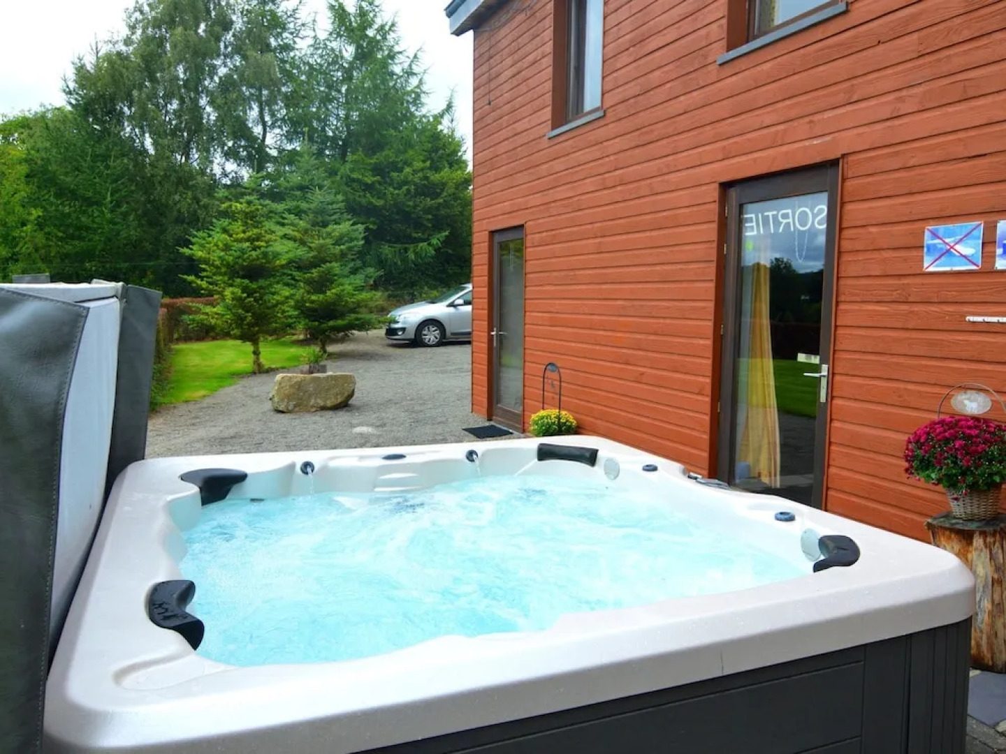 Quaint Cottage In Petite Langlire With Jacuzzi