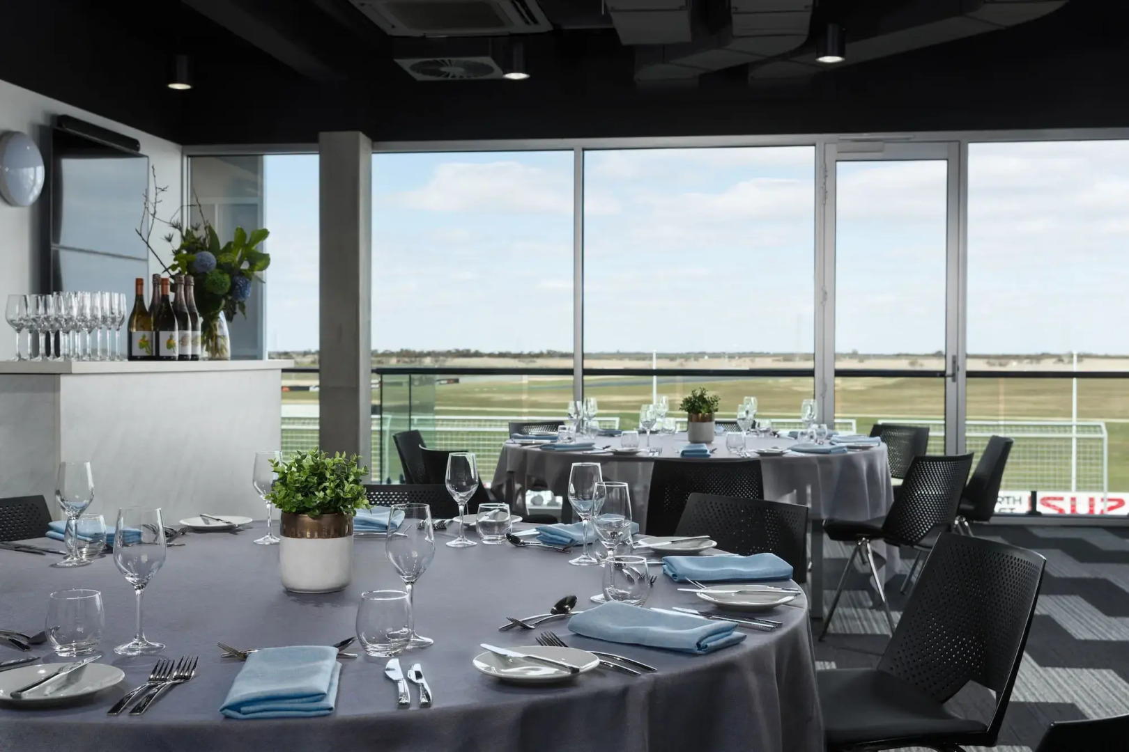 Rydges Pit Lane Hotel