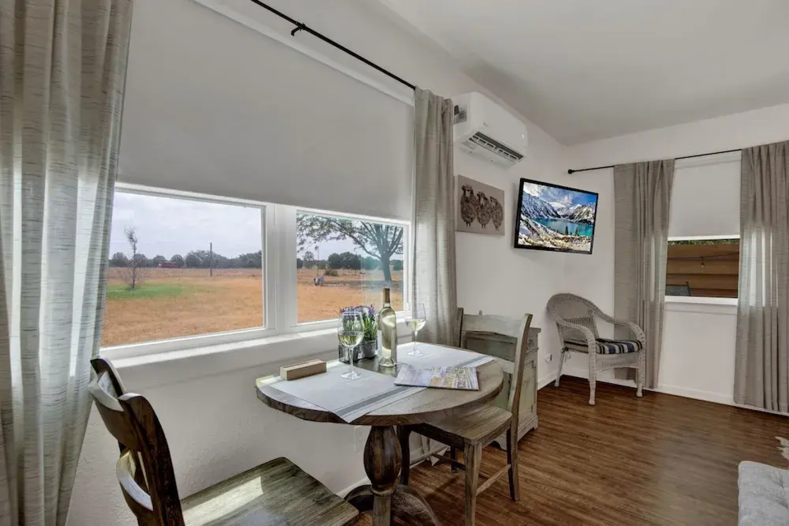 Cozy Casita! In Texas Famous 290 Winery Corridor!