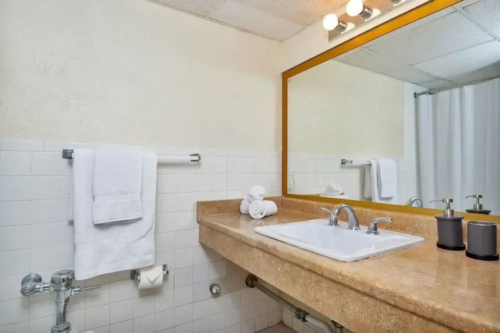 Lovely Little Studio With Pool, Hallandale Beach:)