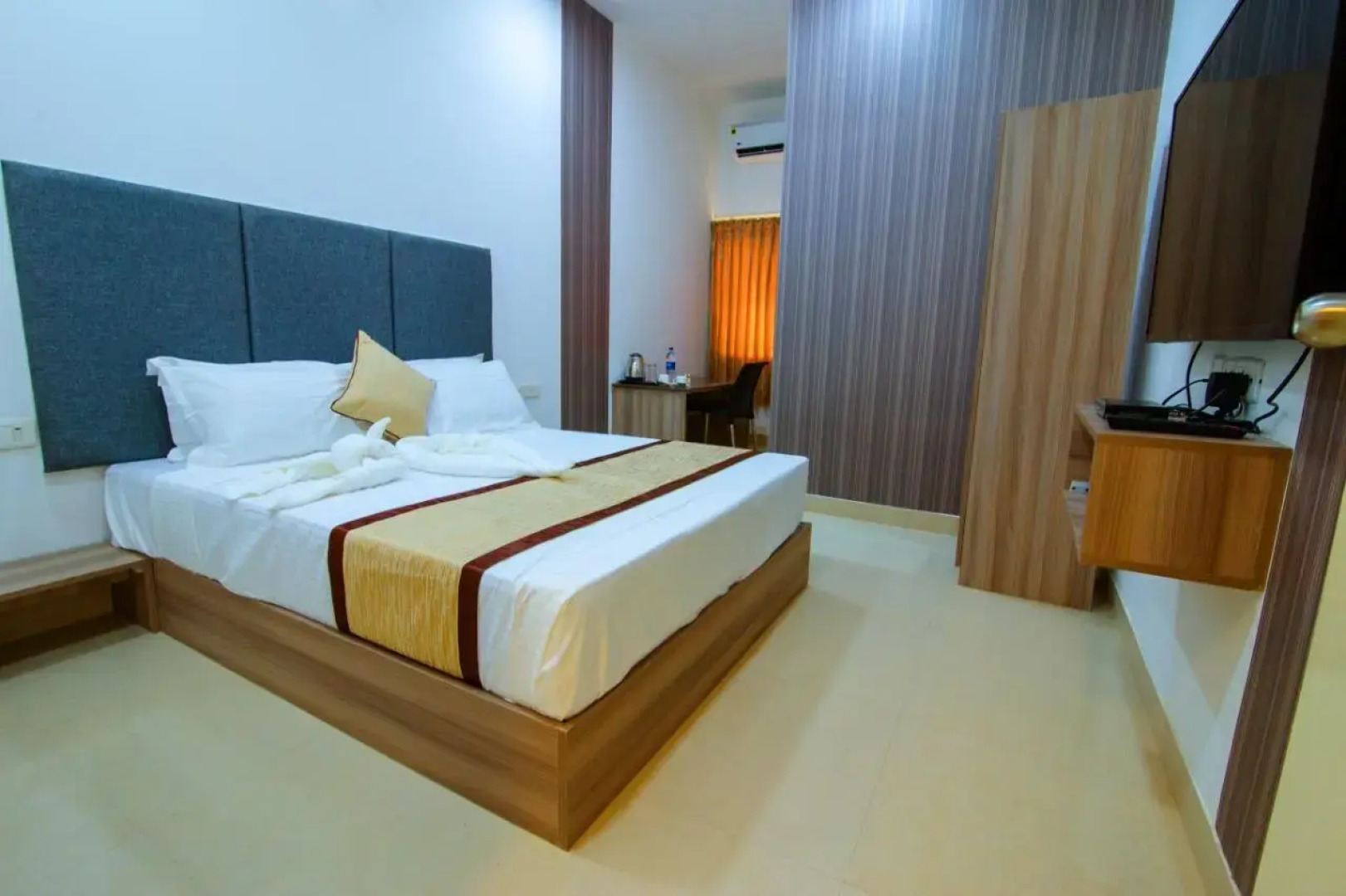 LIVGRAND LAKSHMI KRUPA APARTMENT MG Road Salem