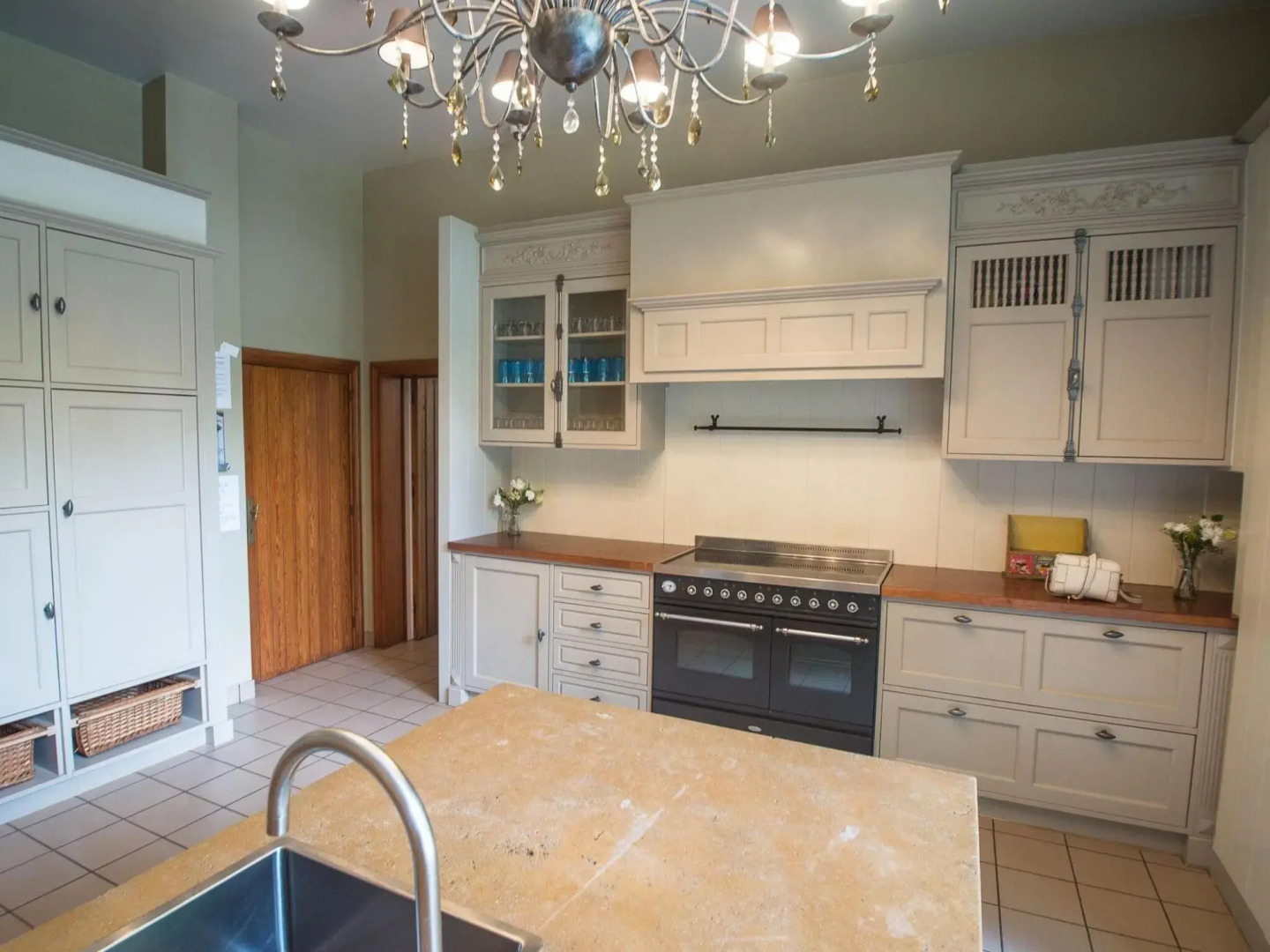 Magnificent Luxury Chateau in Vast Garden with Sauna & Hot Tubs