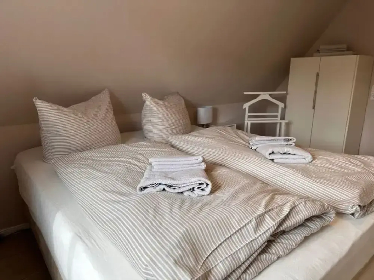 "lee" in House Smaswai 10