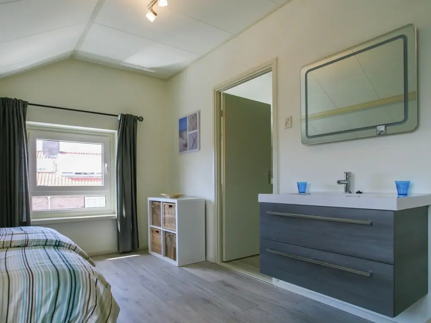 Spacious and Comfortable Holiday Home in Modernised Drive-in House